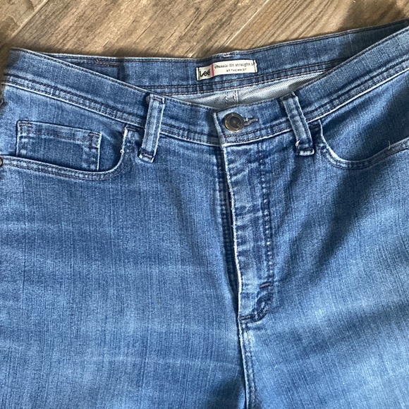 Lee Classic Fit Straight Leg Woman’s Jeans - Picture 6 of 16